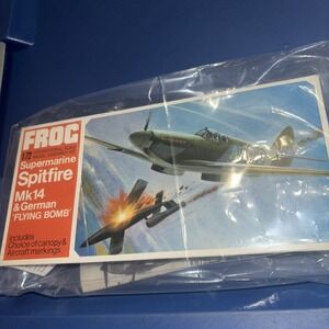 FROG 1/72 Supermarine Spitfire Mk XIV & German Flying Bomb Model Kit